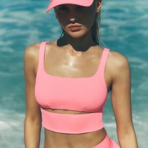 ALO YOGA Slit Bra Crop Top Limited Edition Neon Bubblegum Pink Small S NWT
